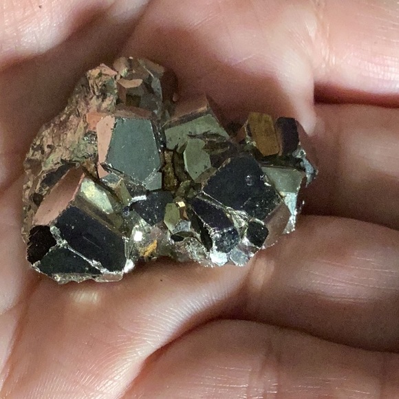 Beautiful Pyrite speimen with gorgeous crystal formation - Picture 2 of 3